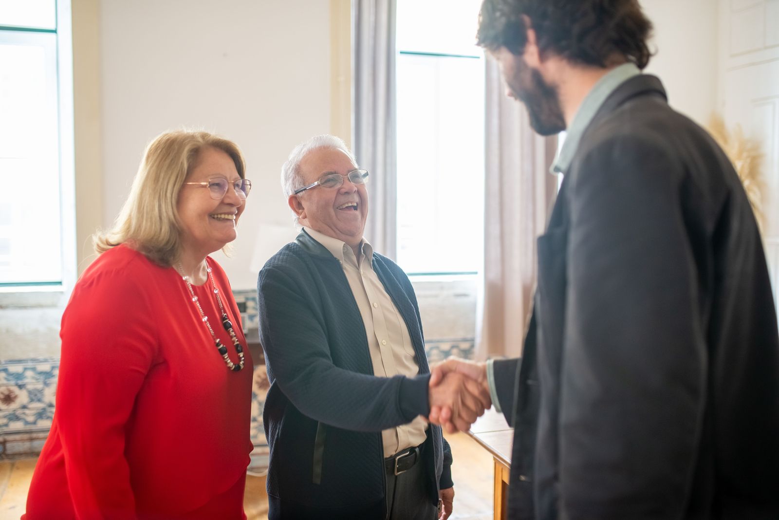 Échange avec l'assistante sociale lors d'une visite à domicile